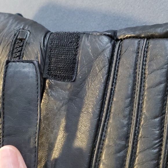 Motorcycle,‎  gauntlet leather gloves. Lined, snap together,  zipper pockets. - Picture 5 of 15